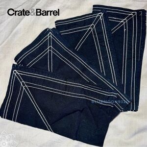 Final Price Drop CRATE & BARREL Set of 4 Dinner Napkins Excellent Condition